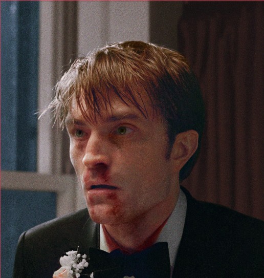 ZENDAYA TRA FUCILI E T-SHIRT HARPER'S MAGAZINE