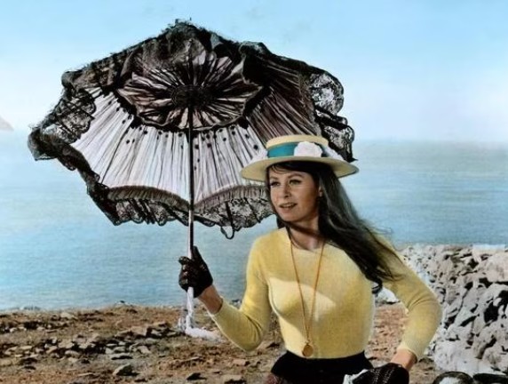 LA DAMA CON L'OMBRELLINO