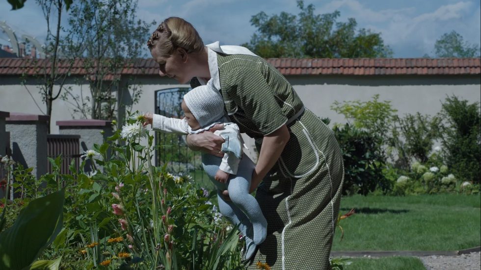 IL GIARDINO SOTTO IL MURO DELLA VERGOGNA