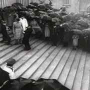 foreign_correspondent_trailer_3_stairs363.jpg